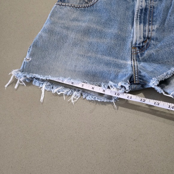 Levis Vintage High Waisted Cut Off Denim Shorts Light Wash Blue Frayed Hem 27 - Picture 3 of 7